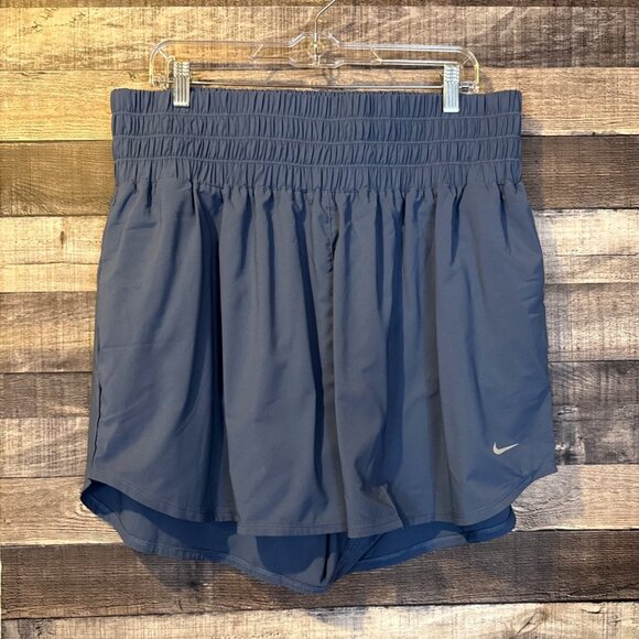 NWT Nike Womens Dri-Fit Loose Fit Plus Training Shorts 1X Athletic‎ Gym Workout - Picture 1 of 8